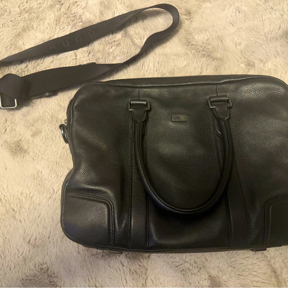 “Luxury Hugo Black Leather Bag - Timeless Style & Versatility!”